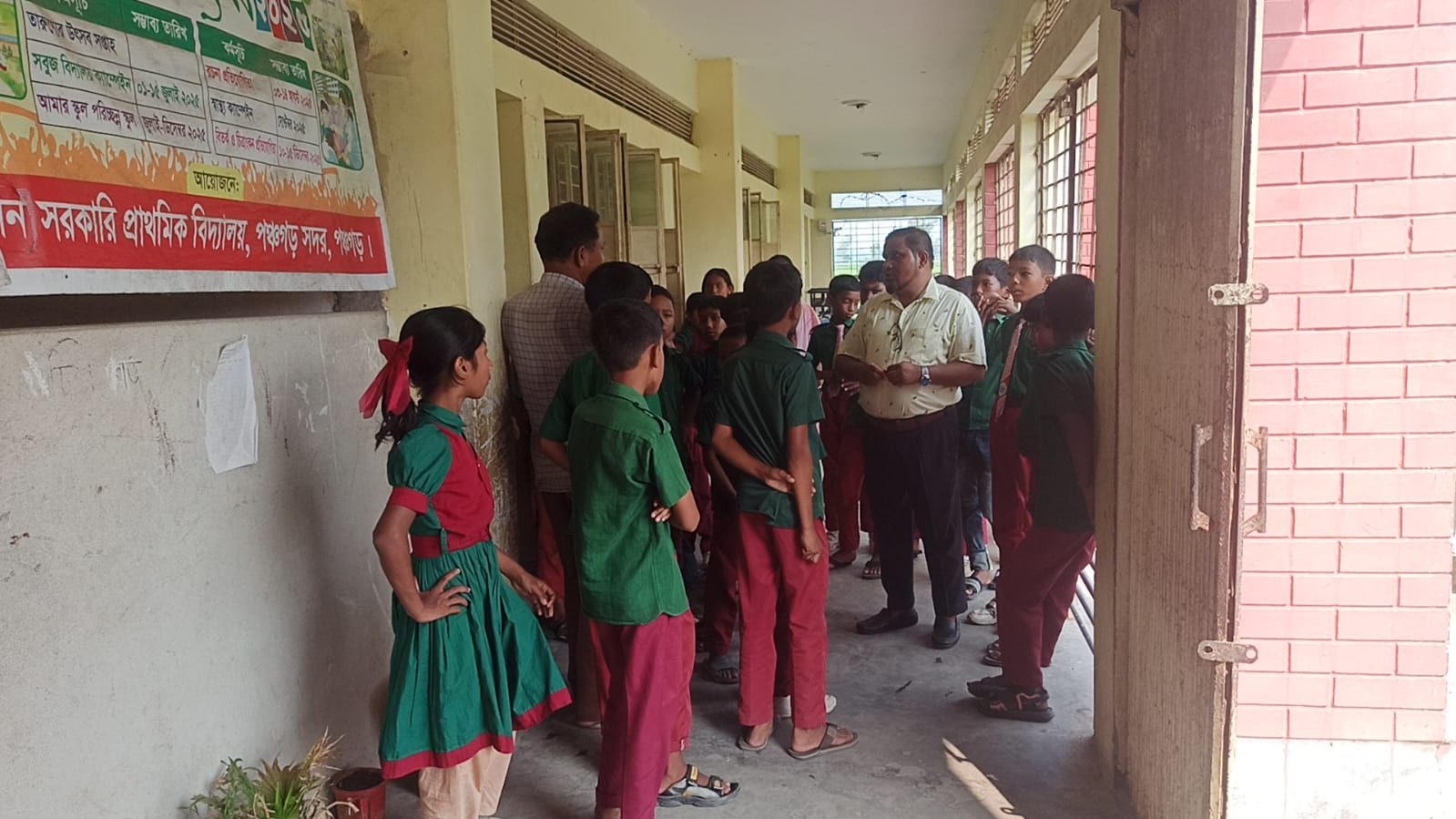 পঞ্চগড়ে রাতের আঁধারে বিদ্যালয়ের ১১ ফ্যান চুরি